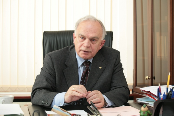 Поздравляем с юбилеем академика Валерия Александровича Черешнева!